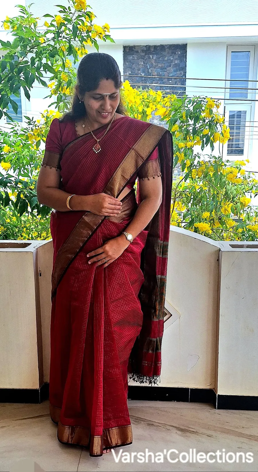 Elegant Maheshwari Silk-Cotton soft Saree with Zari Border – Pure Handloom Craftsmanship with Blouse Piece